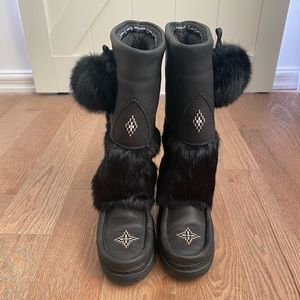 ***SOLD***Manitobah mukluks size 7 waterproof winter boots